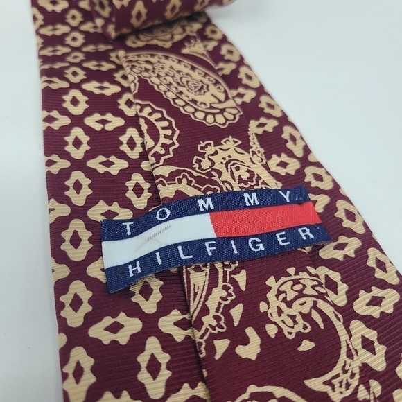 Tommy Hilfiger | Men's Vintage Maroon and Cream Paisley Printed Silk Tie - Picture 3 of 10